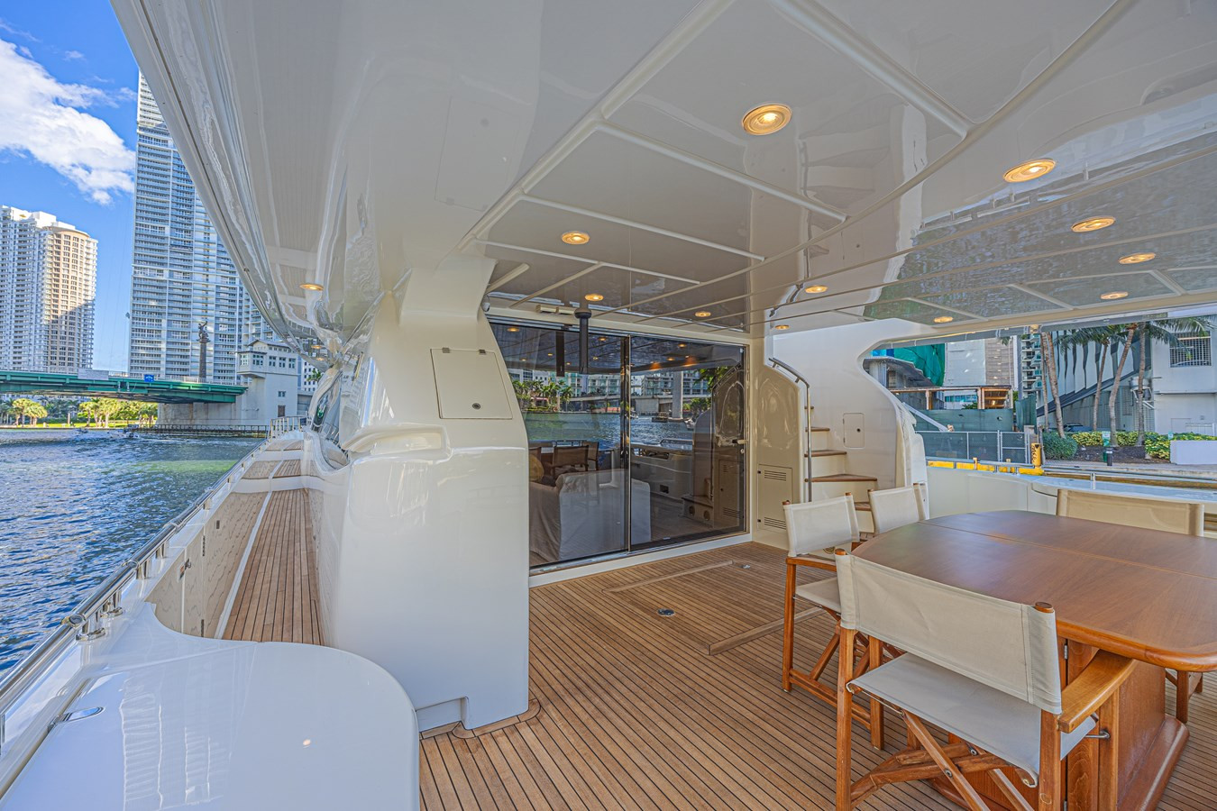 https://arconyachts.ams3.digitaloceanspaces.com/83981/conversions/large_4844686-optimize.jpg