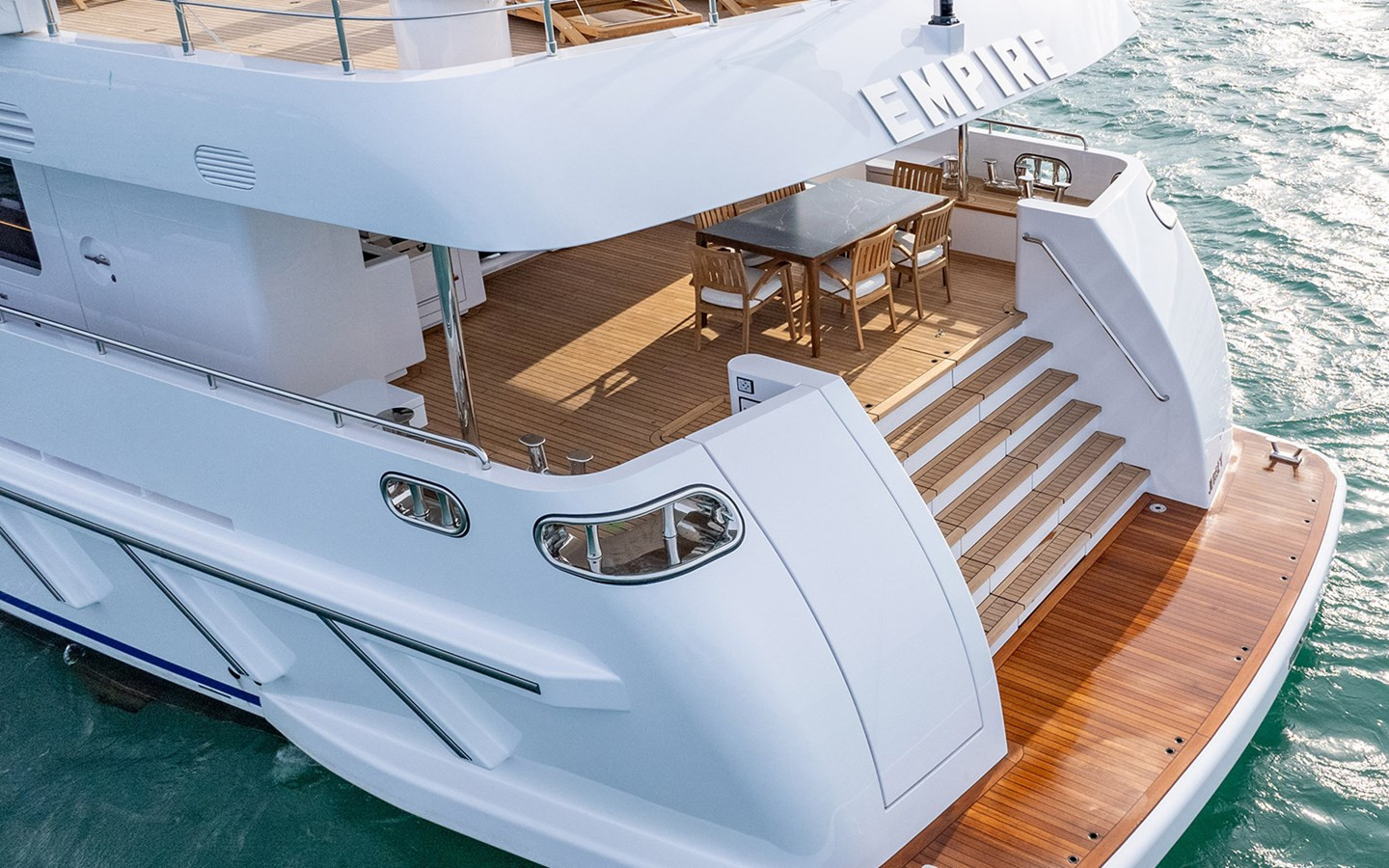 https://arconyachts.ams3.digitaloceanspaces.com/83996/conversions/large_4852091-optimize.jpg