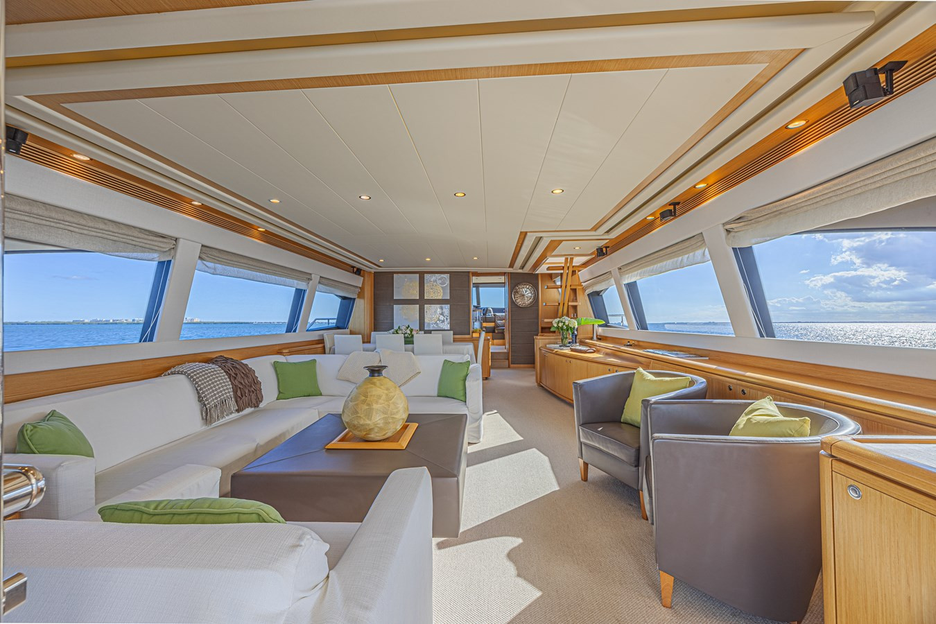 https://arconyachts.ams3.digitaloceanspaces.com/84041/conversions/large_4844707-optimize.jpg