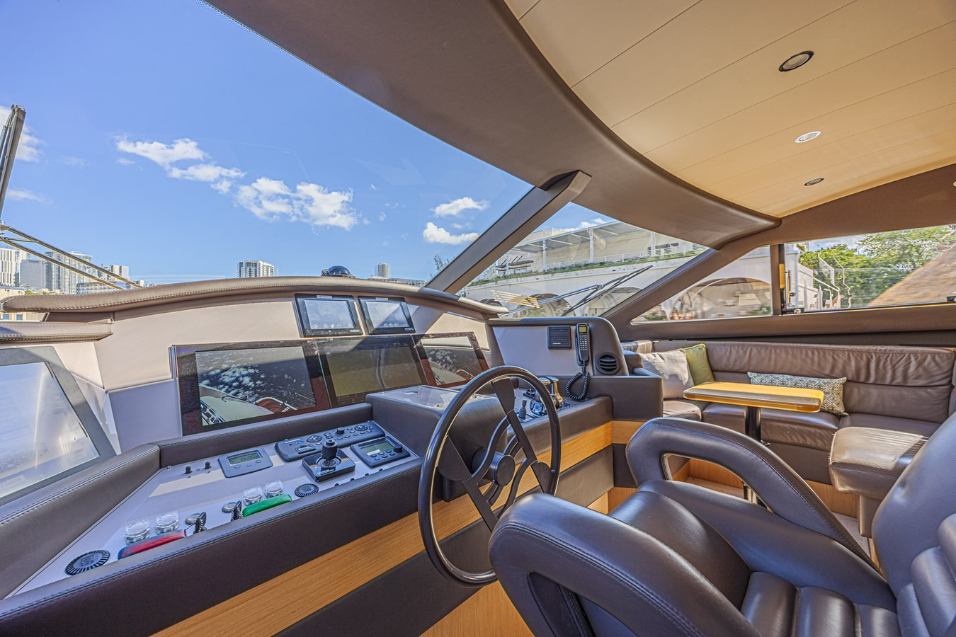 https://arconyachts.ams3.digitaloceanspaces.com/84080/conversions/large_4844790-optimize.jpg