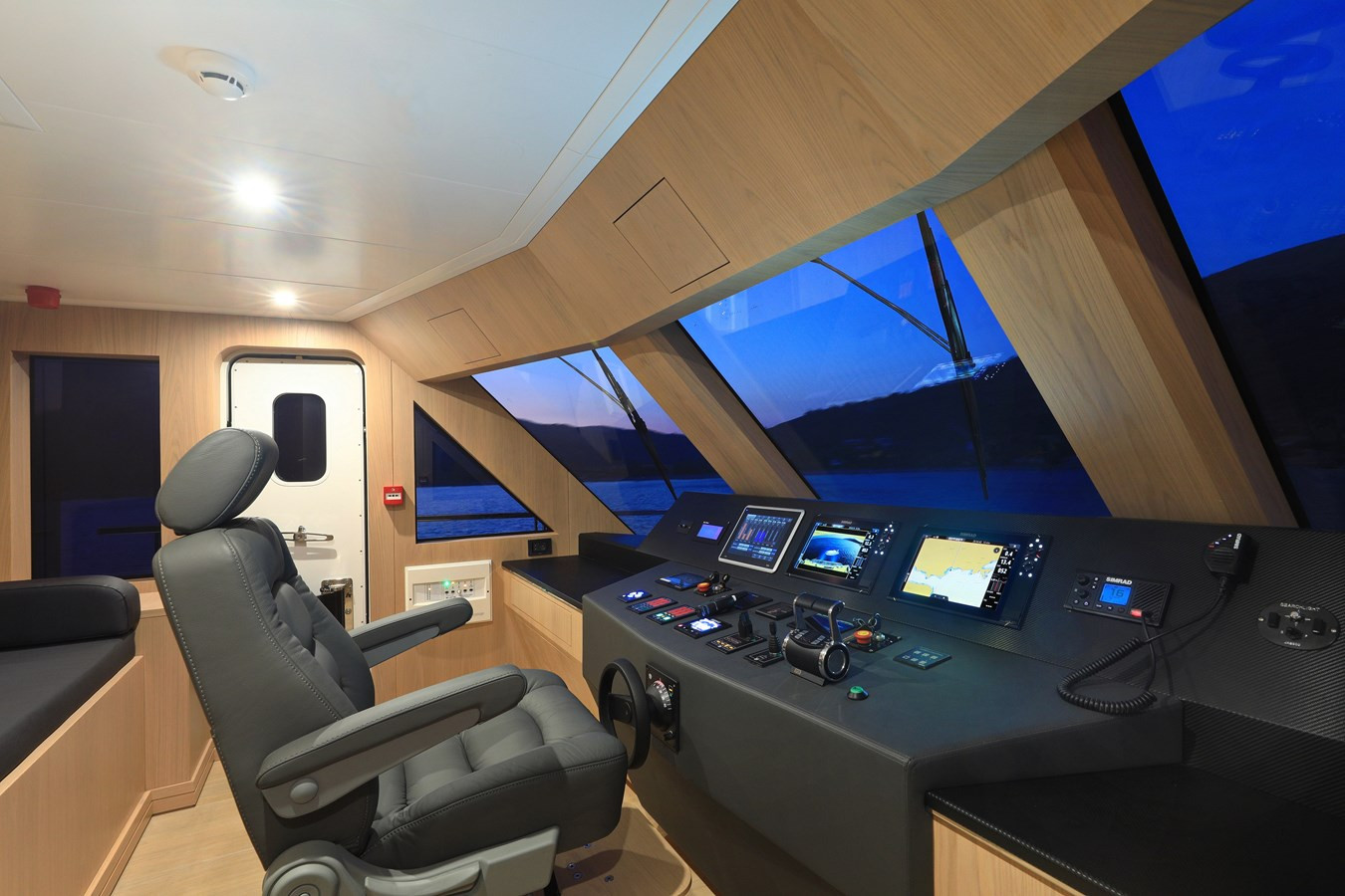 https://arconyachts.ams3.digitaloceanspaces.com/84124/conversions/large_4700054-optimize.jpg