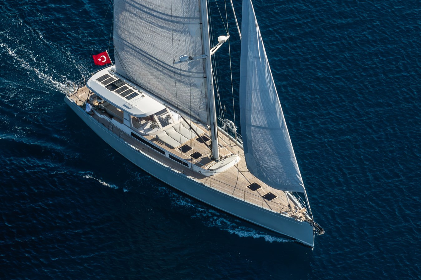 https://arconyachts.ams3.digitaloceanspaces.com/84167/conversions/large_4592844-optimize.jpg