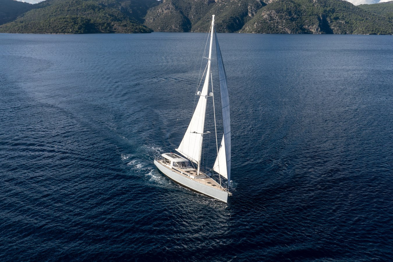 https://arconyachts.ams3.digitaloceanspaces.com/84175/conversions/large_4592843-optimize.jpg