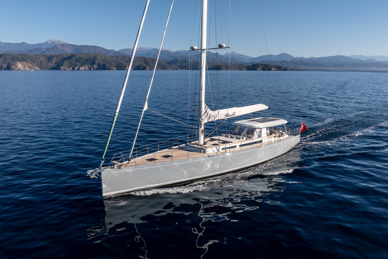 https://arconyachts.ams3.digitaloceanspaces.com/84195/conversions/large_4592846-optimize.jpg