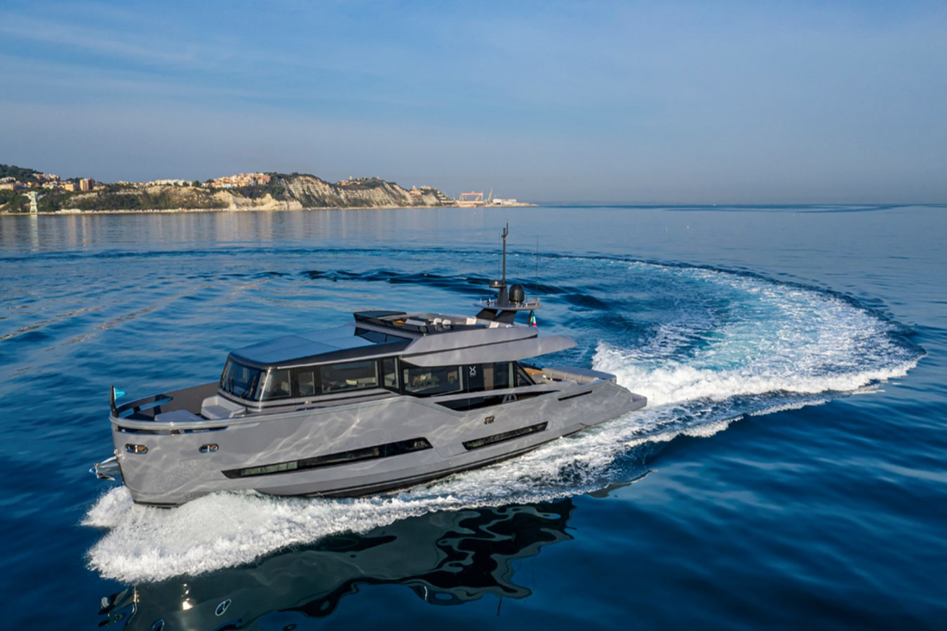 https://arconyachts.ams3.digitaloceanspaces.com/84196/conversions/large_4606744-optimize.jpg