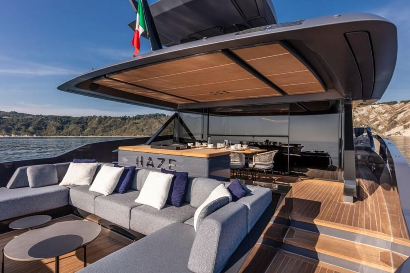 https://arconyachts.ams3.digitaloceanspaces.com/84208/conversions/large_4606748-optimize.jpg
