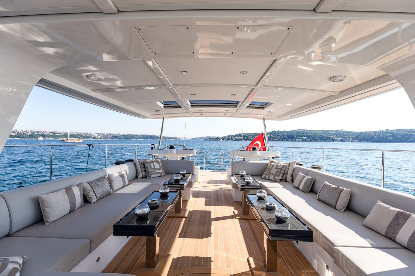 https://arconyachts.ams3.digitaloceanspaces.com/84251/conversions/large_4592883-optimize.jpg