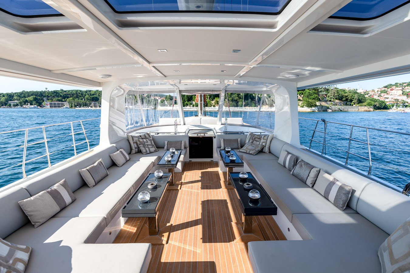 https://arconyachts.ams3.digitaloceanspaces.com/84254/conversions/large_4592884-optimize.jpg