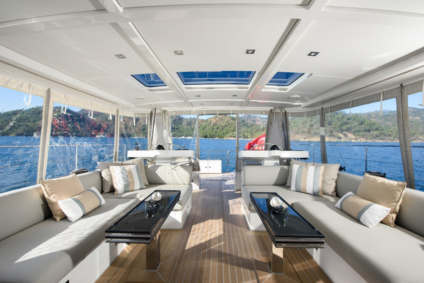 https://arconyachts.ams3.digitaloceanspaces.com/84261/conversions/large_4592881-optimize.jpg