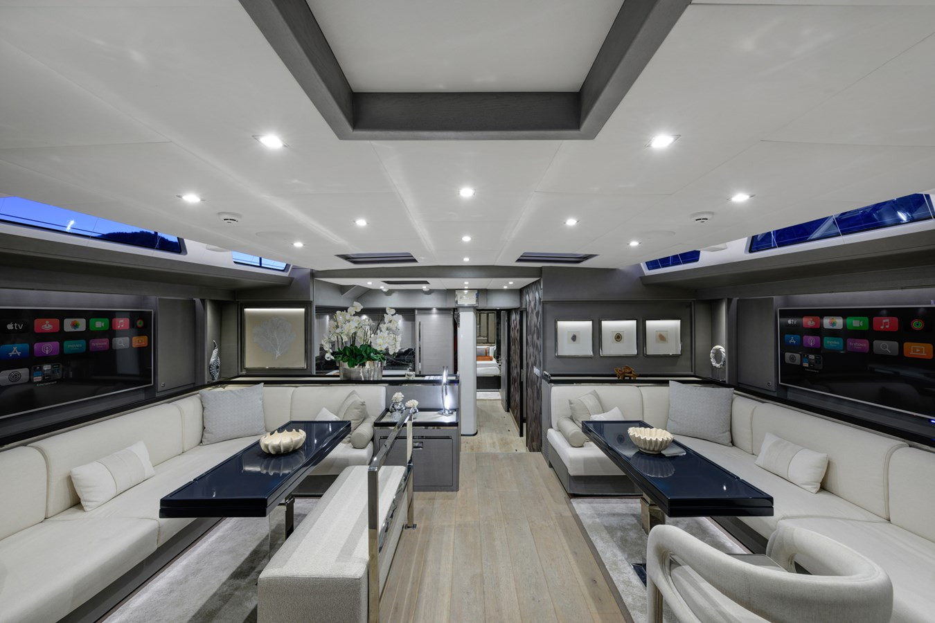 https://arconyachts.ams3.digitaloceanspaces.com/84265/conversions/large_4592890-optimize.jpg