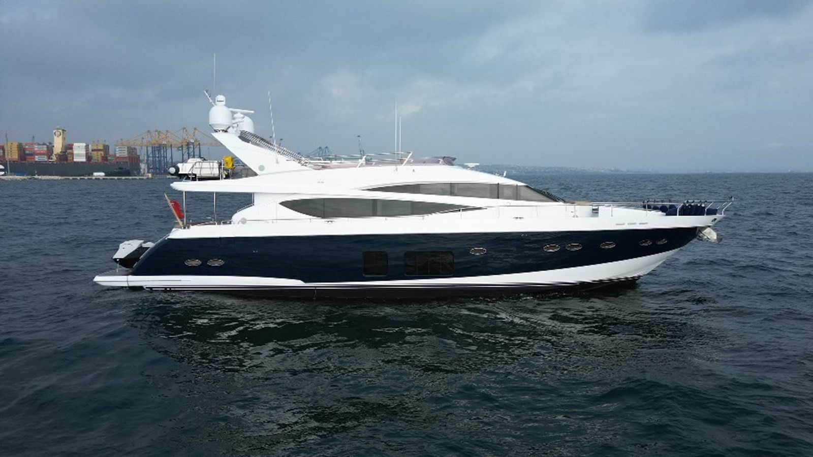 https://arconyachts.ams3.digitaloceanspaces.com/84269/conversions/large_4068885-optimize.jpg