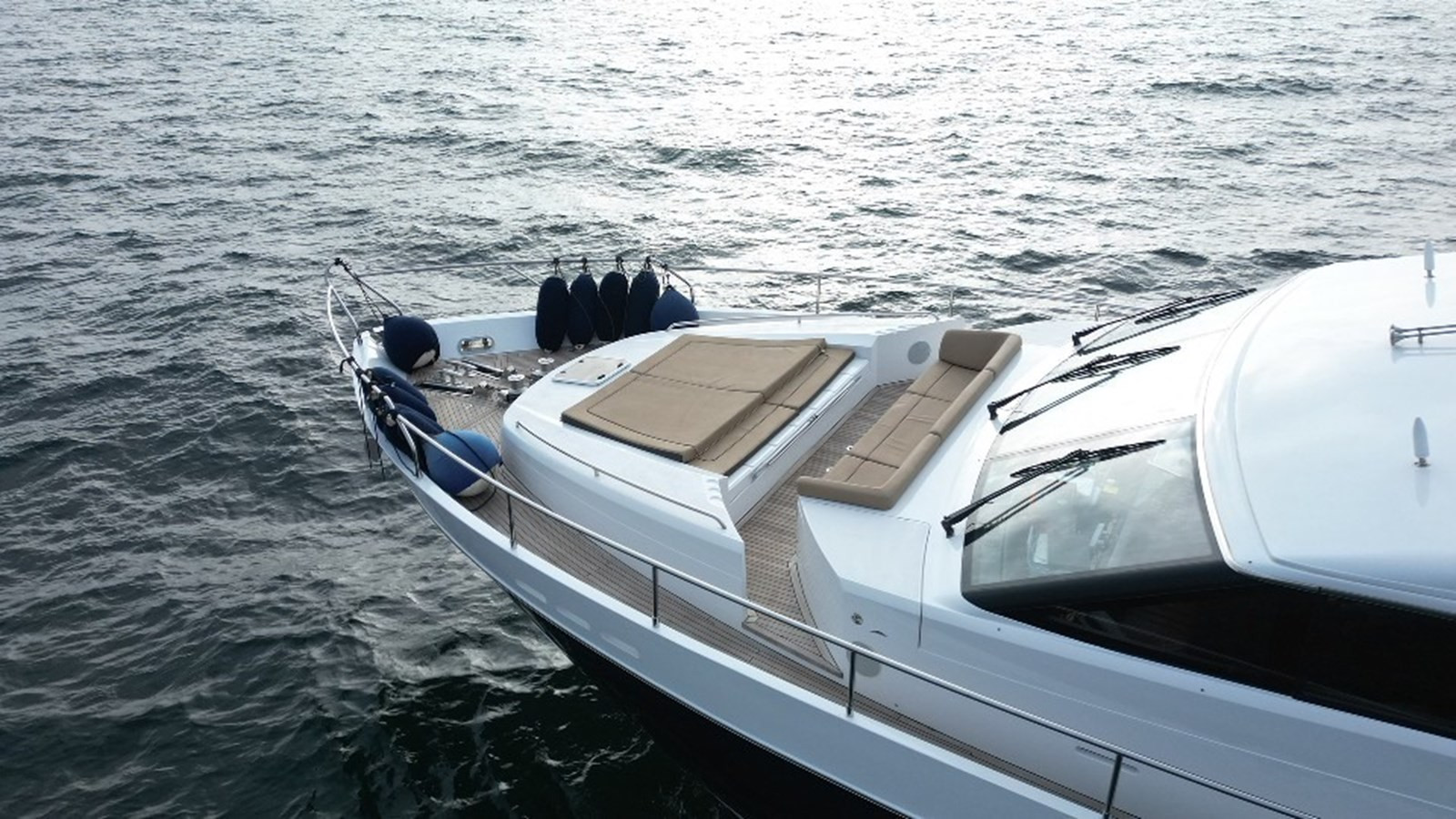 https://arconyachts.ams3.digitaloceanspaces.com/84279/conversions/large_4068887-optimize.jpg