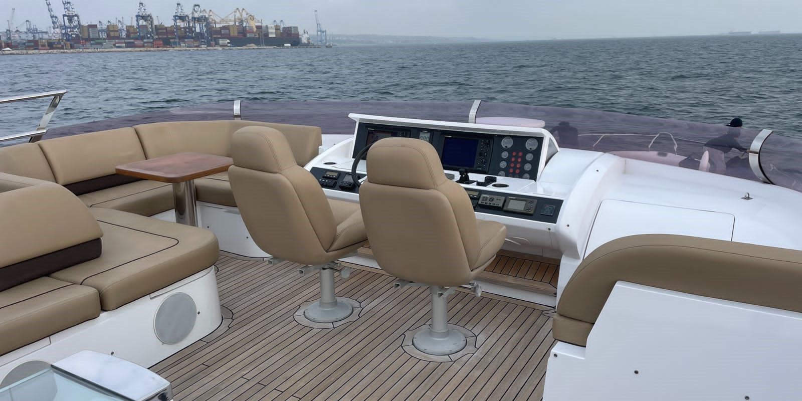 https://arconyachts.ams3.digitaloceanspaces.com/84285/conversions/large_4068890-optimize.jpg