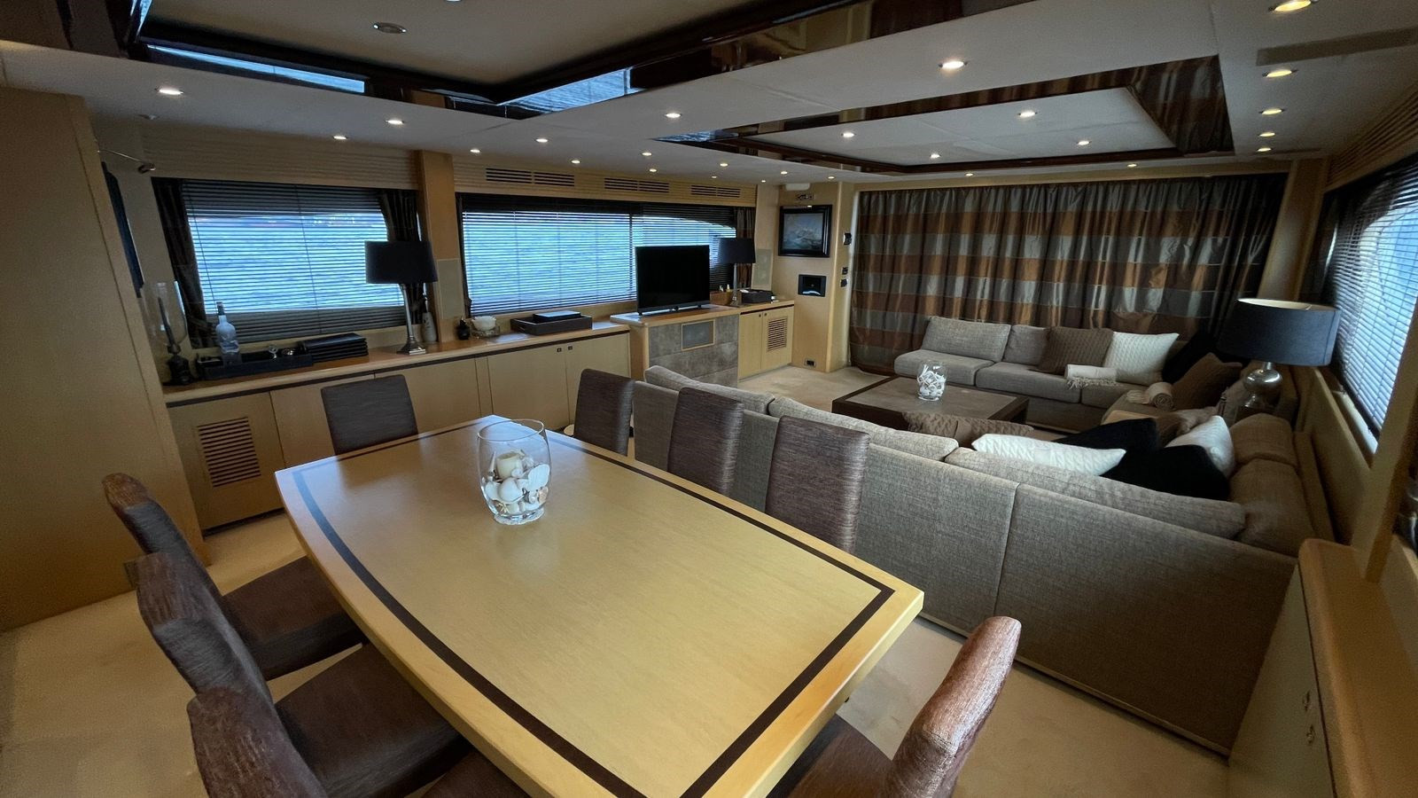 https://arconyachts.ams3.digitaloceanspaces.com/84307/conversions/large_4068899-optimize.jpg