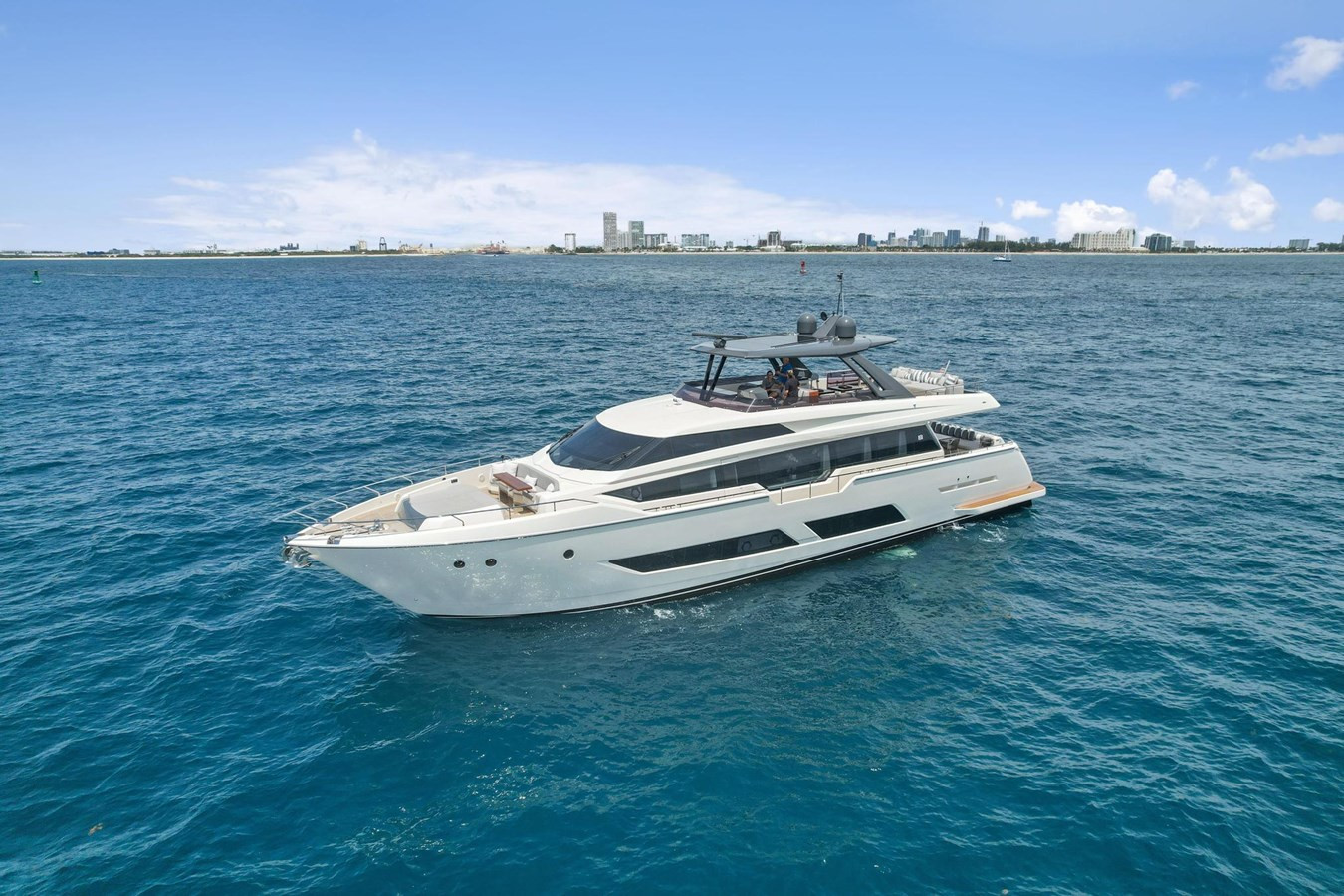 https://arconyachts.ams3.digitaloceanspaces.com/84387/conversions/large_3805570-optimize.jpg