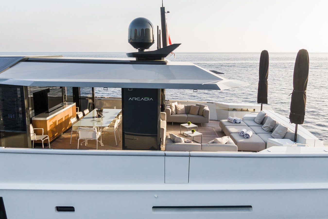 https://arconyachts.ams3.digitaloceanspaces.com/84401/conversions/large_3662479-optimize.jpg