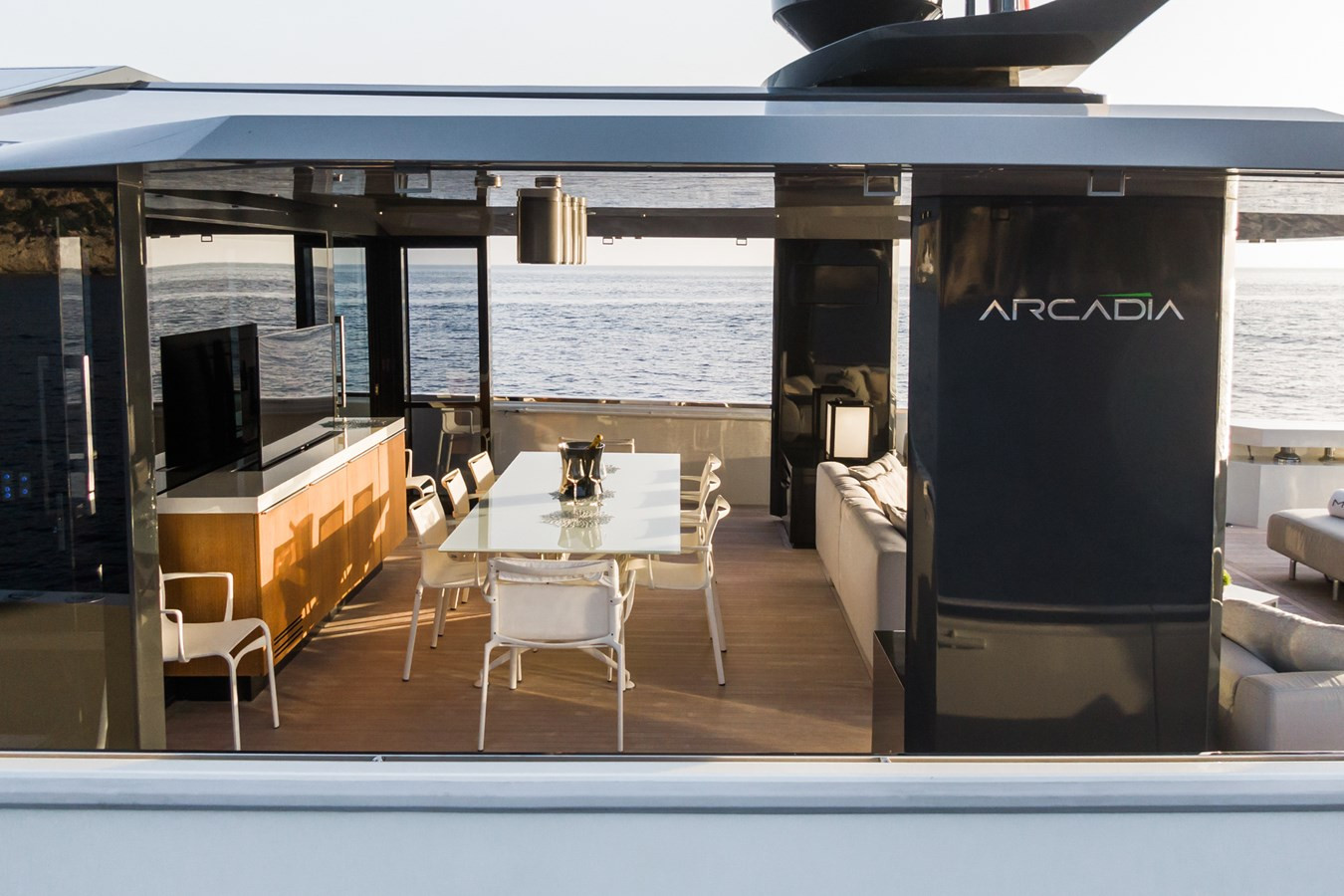 https://arconyachts.ams3.digitaloceanspaces.com/84420/conversions/large_3662480-optimize.jpg