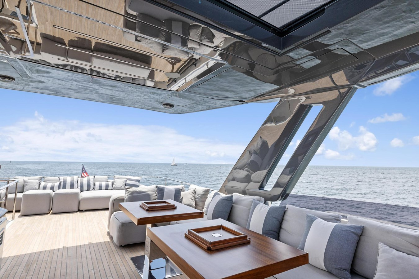 https://arconyachts.ams3.digitaloceanspaces.com/84454/conversions/large_3805591-optimize.jpg