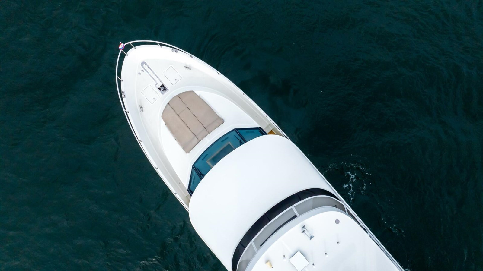 https://arconyachts.ams3.digitaloceanspaces.com/84566/conversions/large_4112229-optimize.jpg