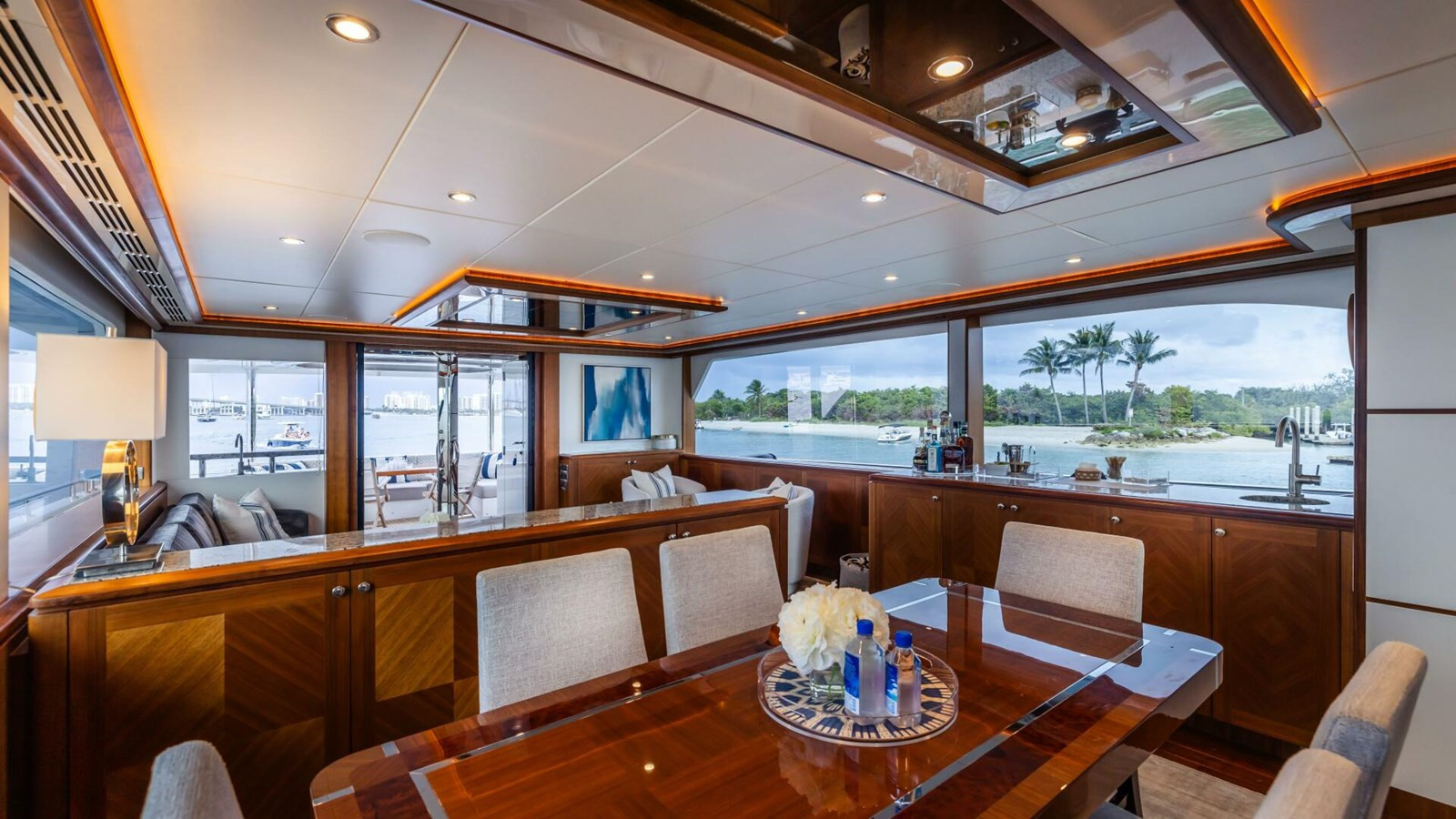 https://arconyachts.ams3.digitaloceanspaces.com/84605/conversions/large_4112244-optimize.jpg