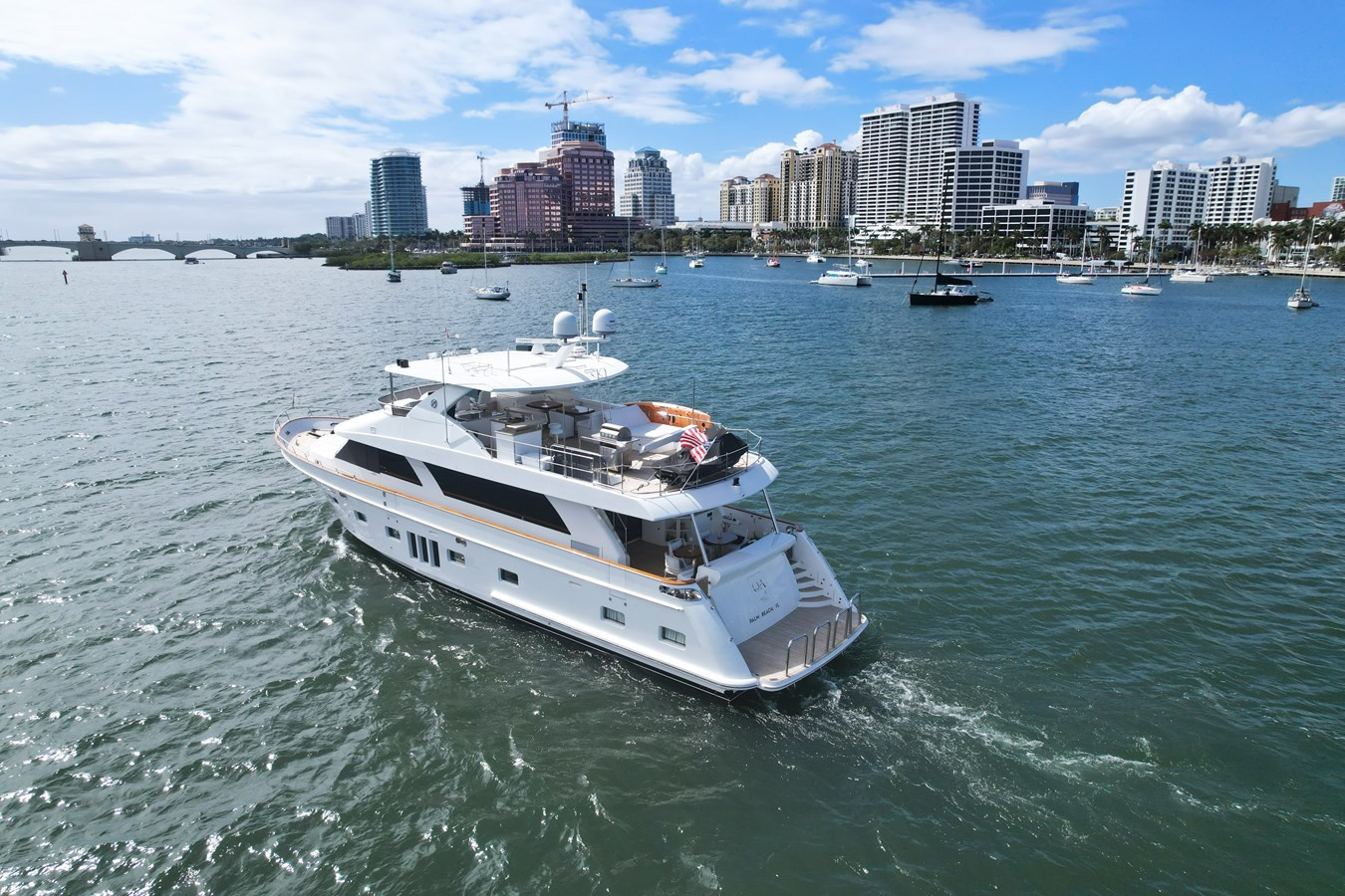 https://arconyachts.ams3.digitaloceanspaces.com/84618/conversions/large_4150464-optimize.jpg