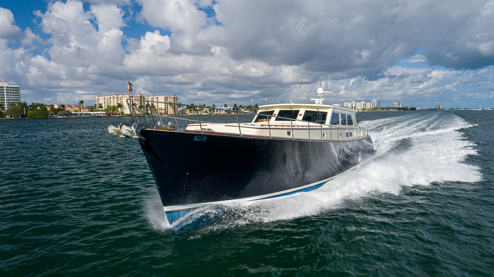 https://arconyachts.ams3.digitaloceanspaces.com/84648/conversions/large_4344871-optimize.jpg