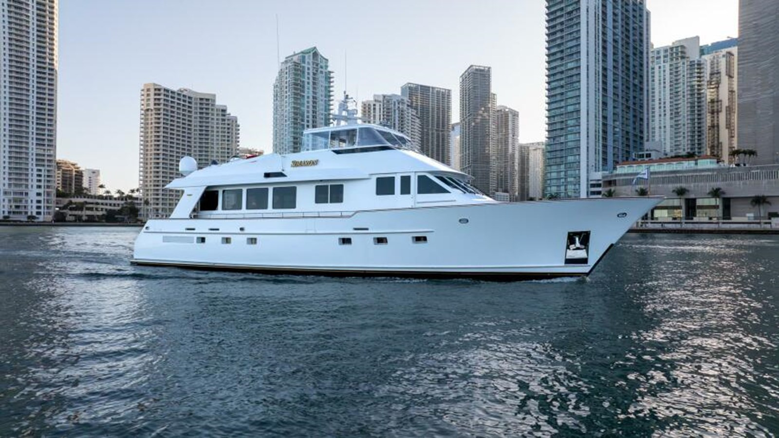 https://arconyachts.ams3.digitaloceanspaces.com/84736/conversions/large_4593610-optimize.jpg