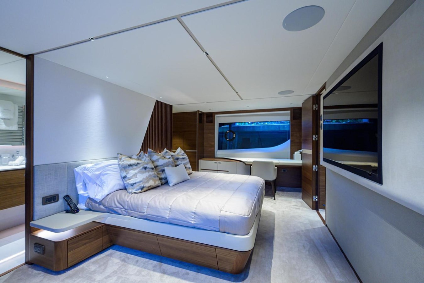 https://arconyachts.ams3.digitaloceanspaces.com/84737/conversions/large_4533241-optimize.jpg