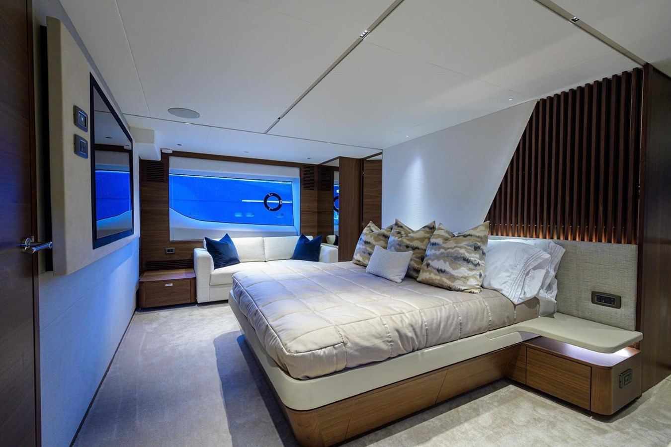 https://arconyachts.ams3.digitaloceanspaces.com/84743/conversions/large_4533243-optimize.jpg