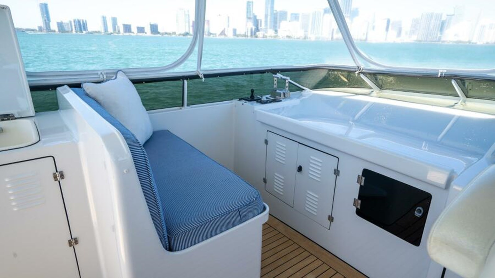 https://arconyachts.ams3.digitaloceanspaces.com/84767/conversions/large_4593624-optimize.jpg