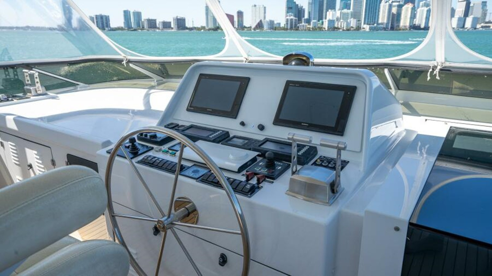 https://arconyachts.ams3.digitaloceanspaces.com/84773/conversions/large_4593626-optimize.jpg