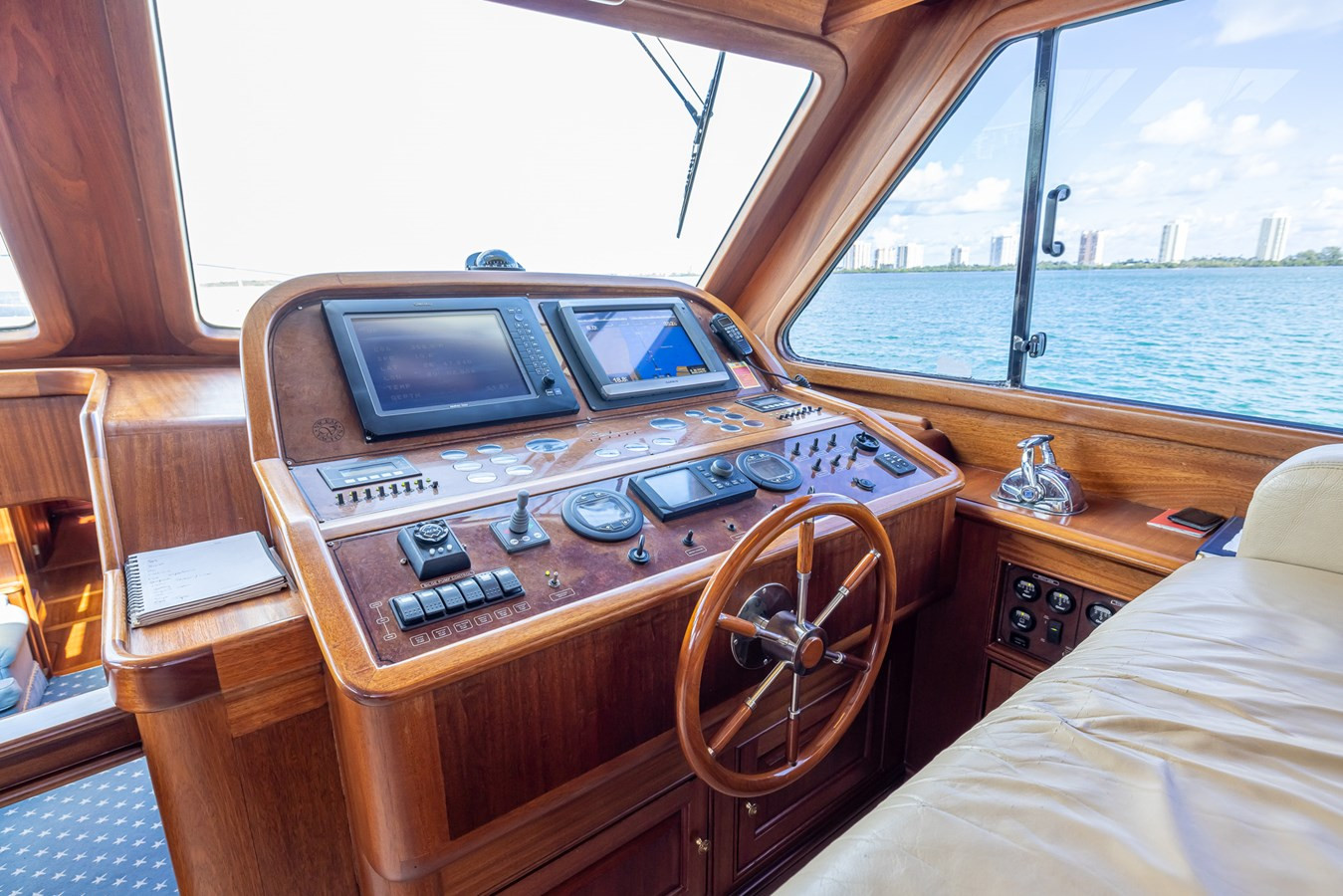 https://arconyachts.ams3.digitaloceanspaces.com/84781/conversions/large_4344915-optimize.jpg