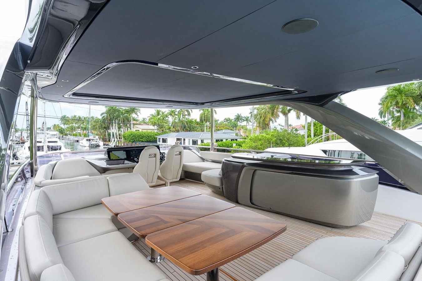 https://arconyachts.ams3.digitaloceanspaces.com/84801/conversions/large_4533263-optimize.jpg