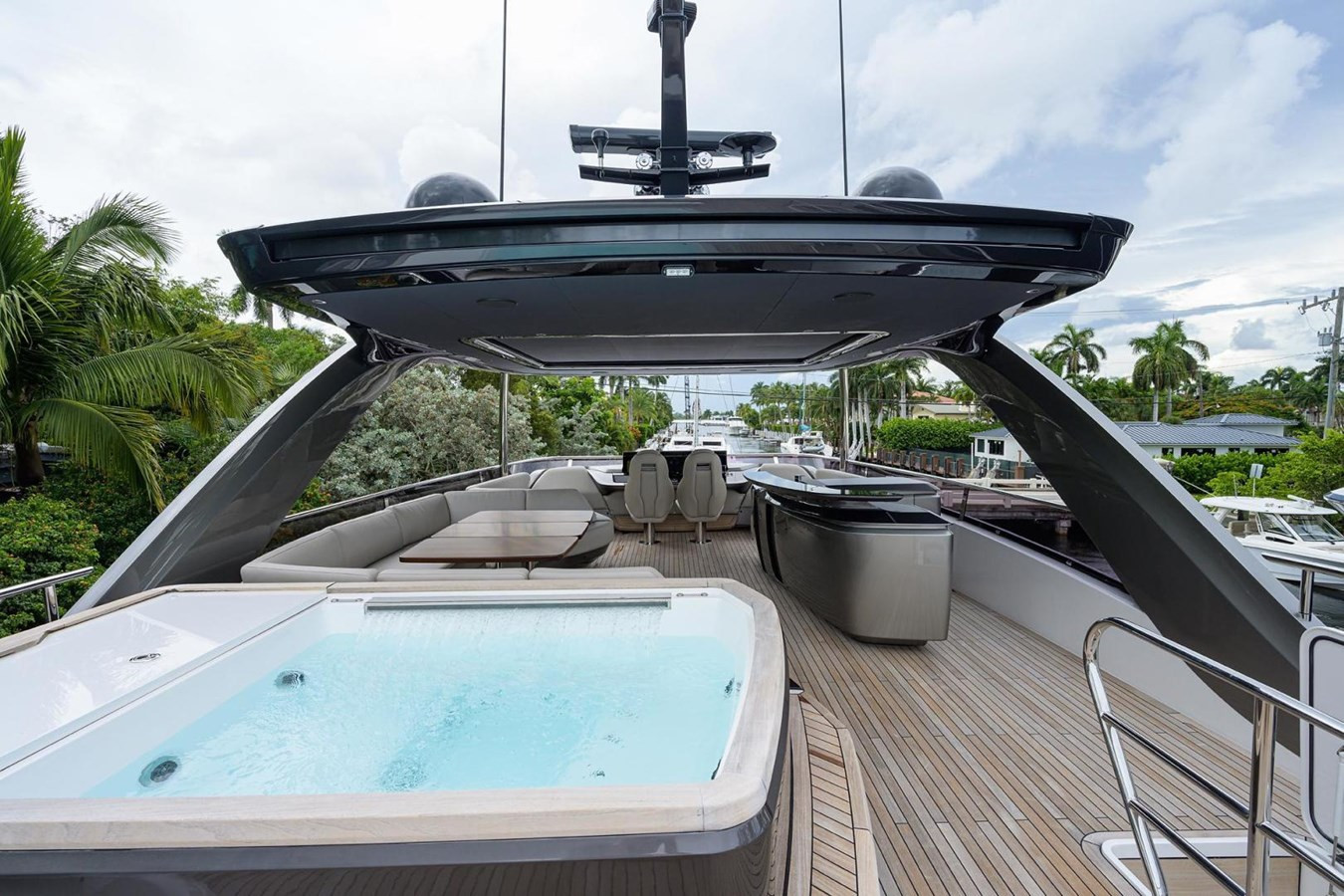 https://arconyachts.ams3.digitaloceanspaces.com/84807/conversions/large_4533265-optimize.jpg