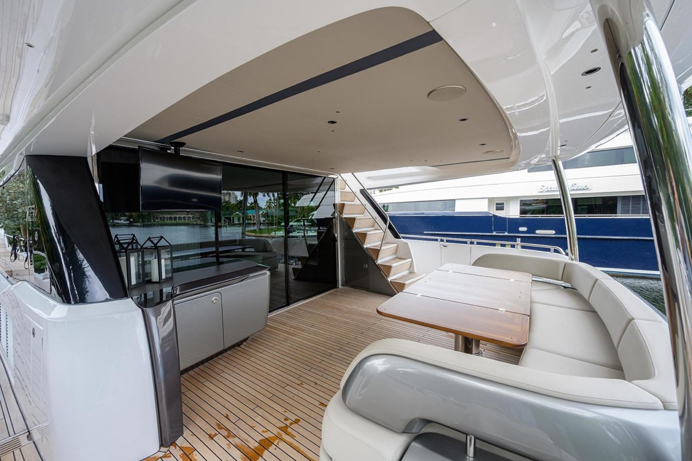 https://arconyachts.ams3.digitaloceanspaces.com/84822/conversions/large_4533270-optimize.jpg