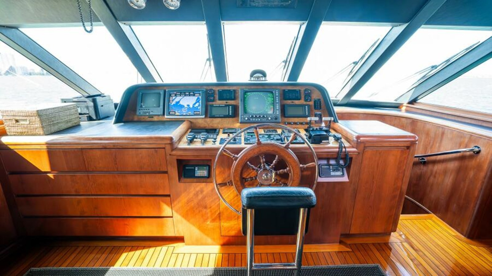 https://arconyachts.ams3.digitaloceanspaces.com/84844/conversions/large_4593655-optimize.jpg
