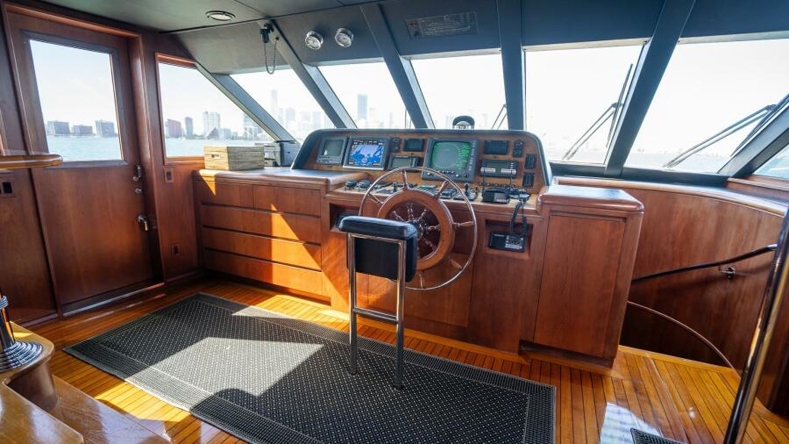 https://arconyachts.ams3.digitaloceanspaces.com/84847/conversions/large_4593656-optimize.jpg