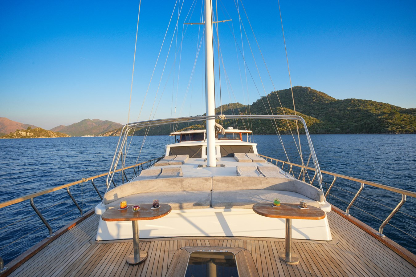 https://arconyachts.ams3.digitaloceanspaces.com/84962/conversions/large_4741625-optimize.jpg