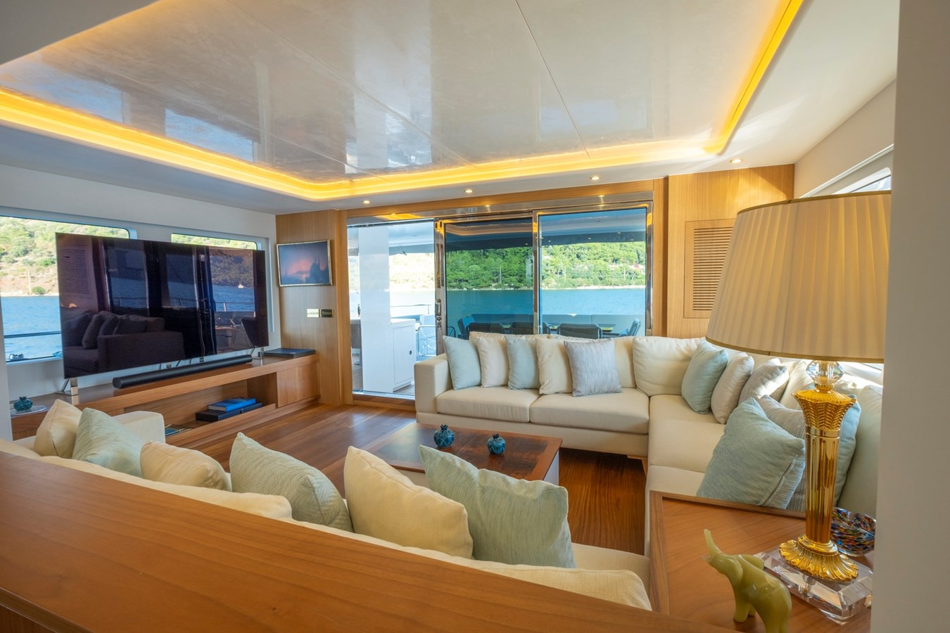 https://arconyachts.ams3.digitaloceanspaces.com/85095/conversions/large_4001582-optimize.jpg
