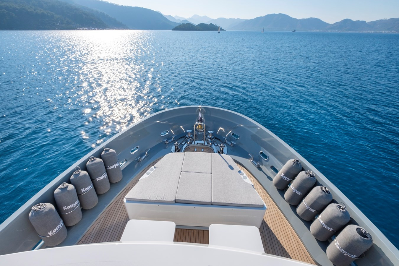 https://arconyachts.ams3.digitaloceanspaces.com/85107/conversions/large_4001586-optimize.jpg