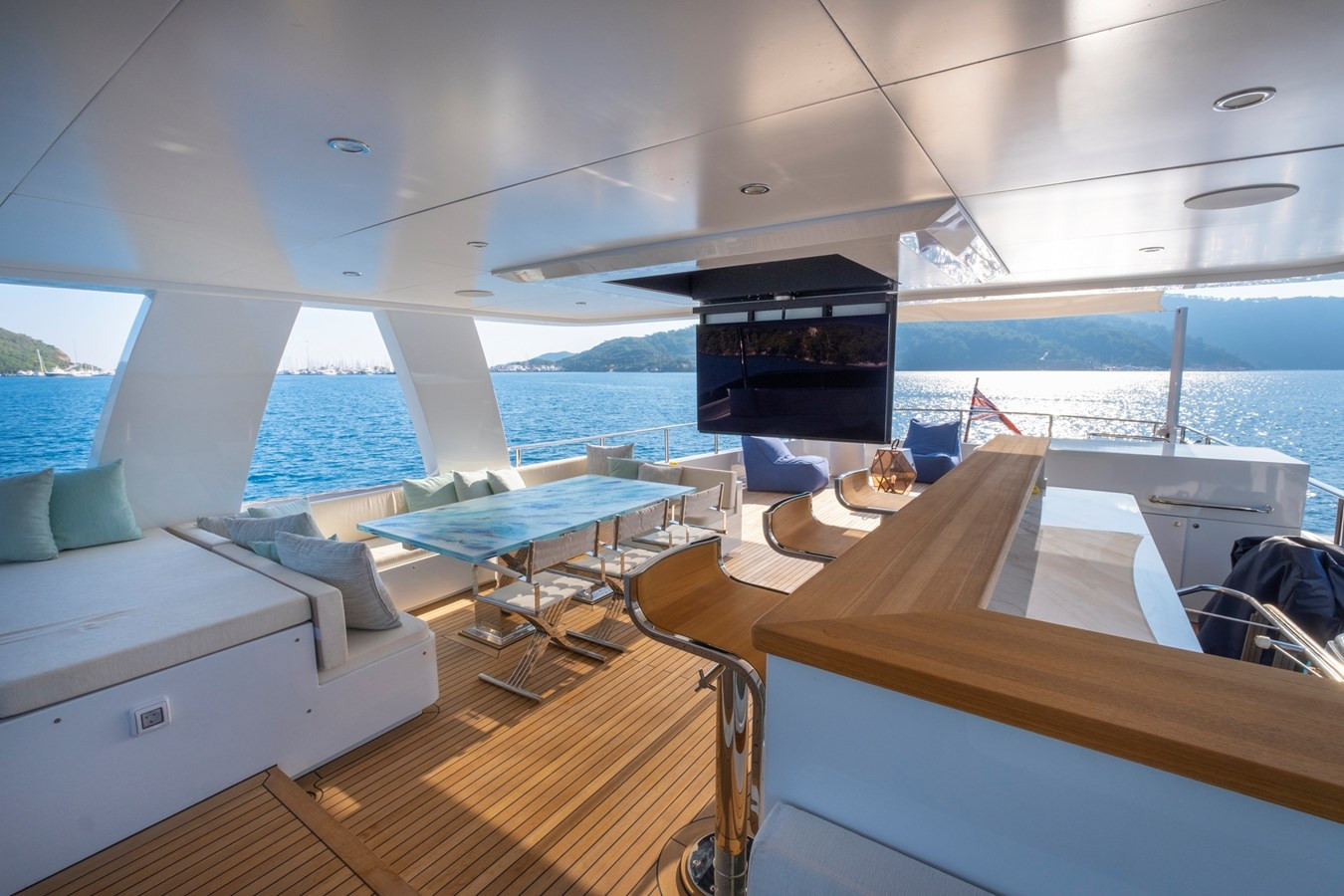 https://arconyachts.ams3.digitaloceanspaces.com/85116/conversions/large_4001589-optimize.jpg