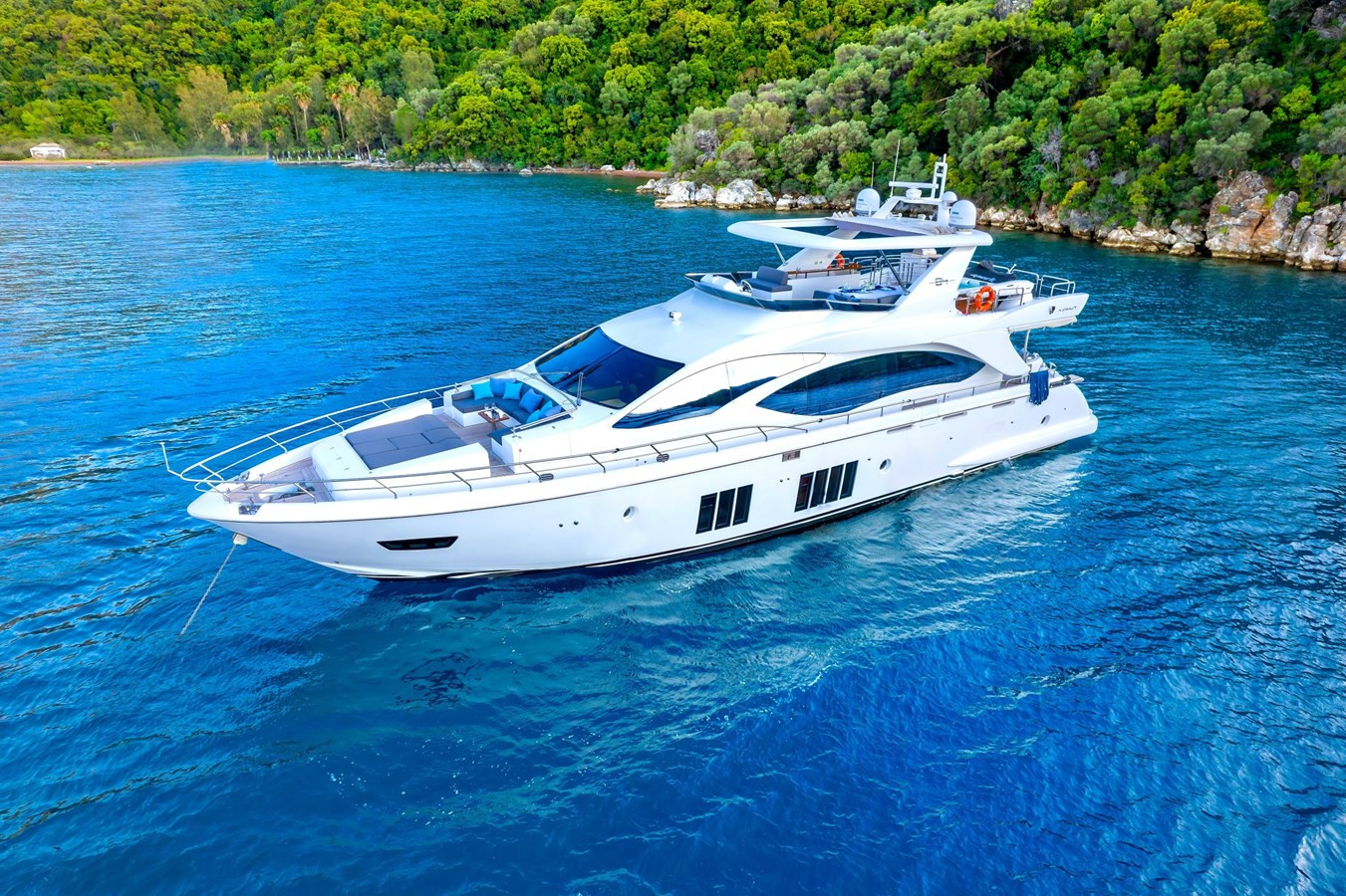 https://arconyachts.ams3.digitaloceanspaces.com/85140/conversions/large_4460416-optimize.jpg