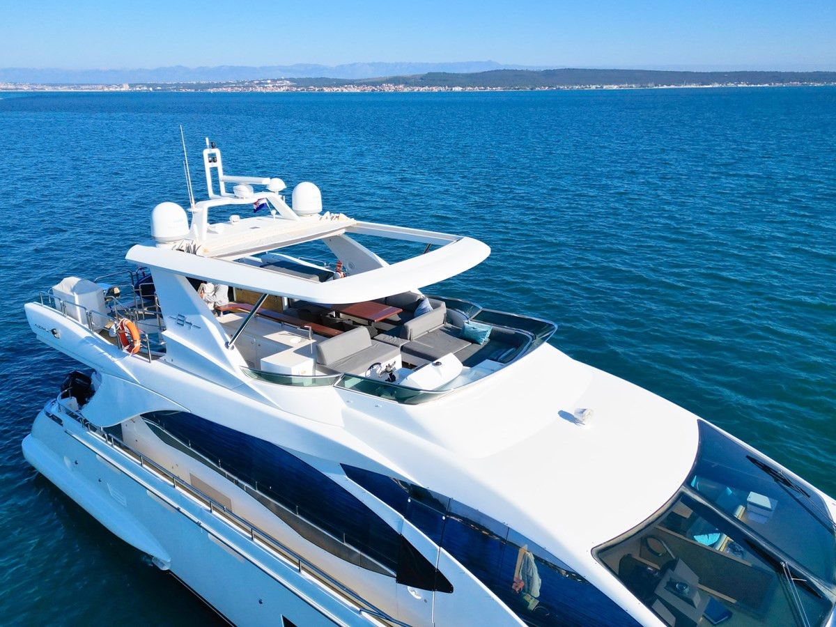 https://arconyachts.ams3.digitaloceanspaces.com/85150/conversions/large_4460127-optimize.jpg
