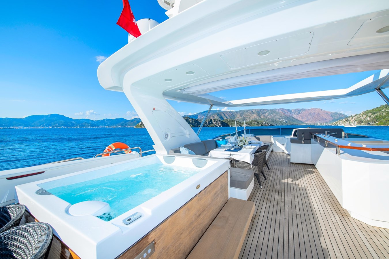 https://arconyachts.ams3.digitaloceanspaces.com/85165/conversions/large_4460420-optimize.jpg