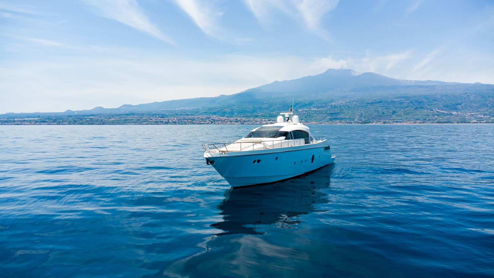 https://arconyachts.ams3.digitaloceanspaces.com/85272/conversions/large_4727782-optimize.jpg