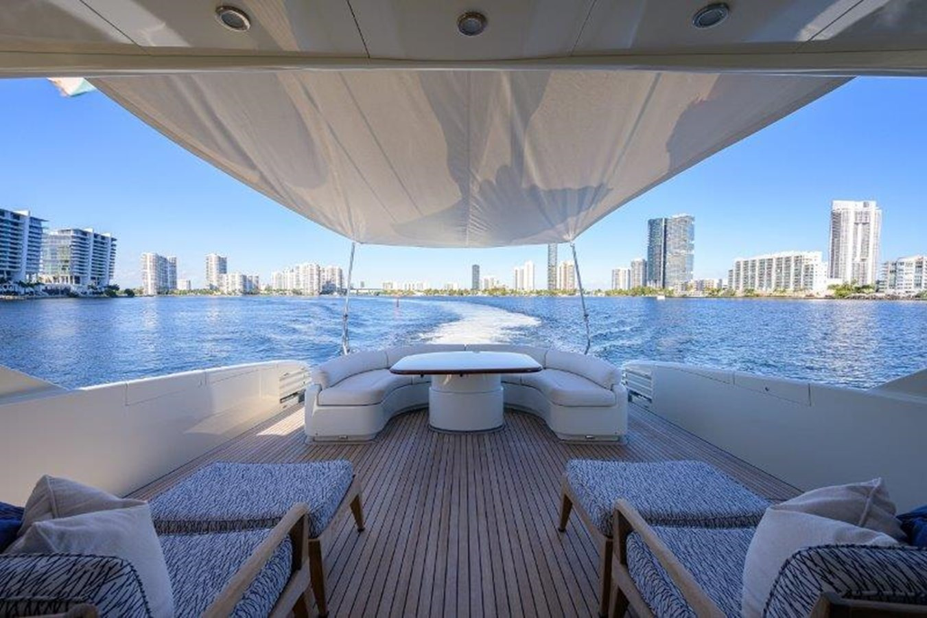 https://arconyachts.ams3.digitaloceanspaces.com/85289/conversions/large_4772766-optimize.jpg