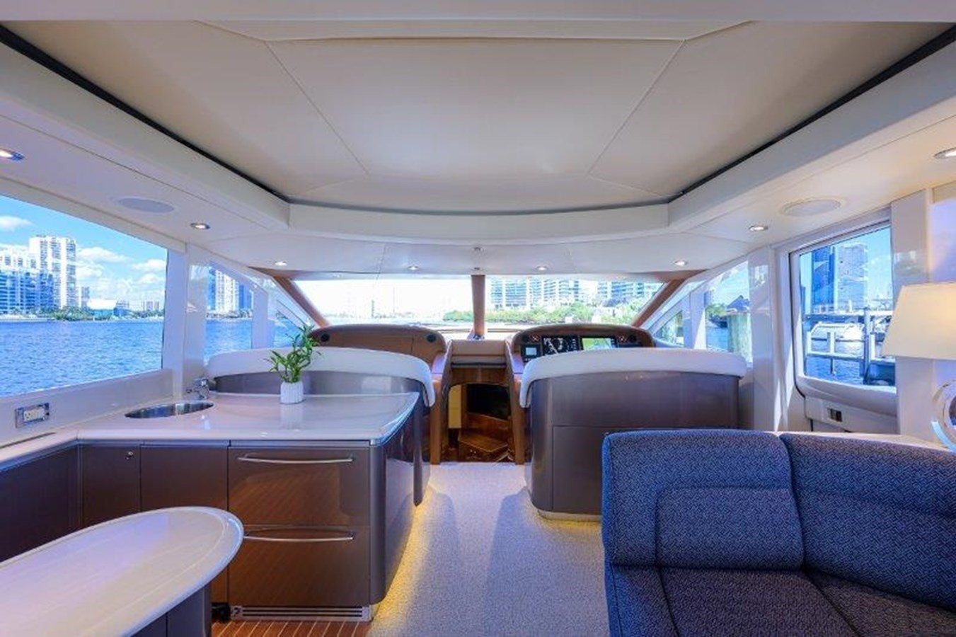 https://arconyachts.ams3.digitaloceanspaces.com/85292/conversions/large_4772767-optimize.jpg