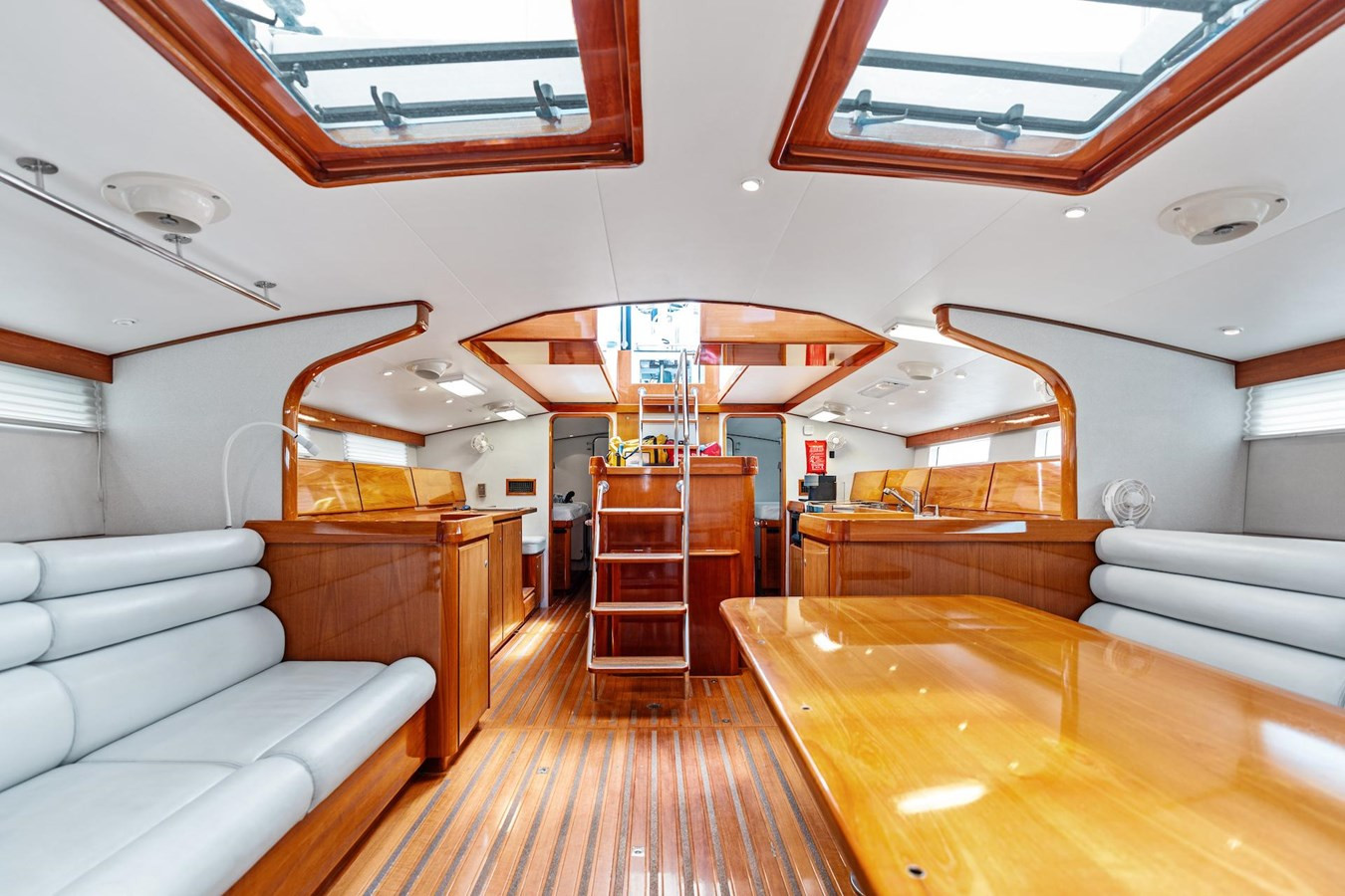 https://arconyachts.ams3.digitaloceanspaces.com/85293/conversions/large_4646587-optimize.jpg
