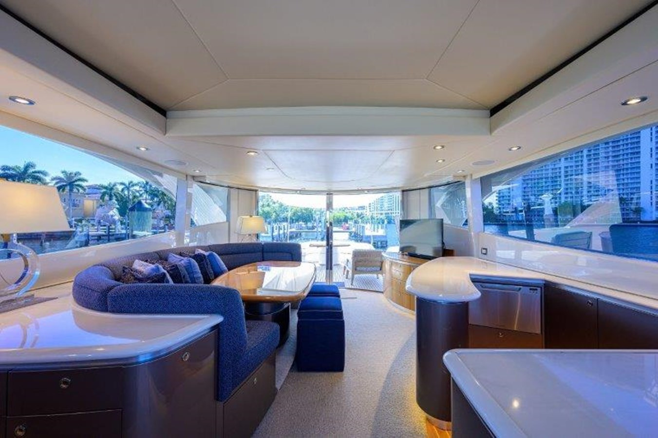 https://arconyachts.ams3.digitaloceanspaces.com/85298/conversions/large_4772769-optimize.jpg