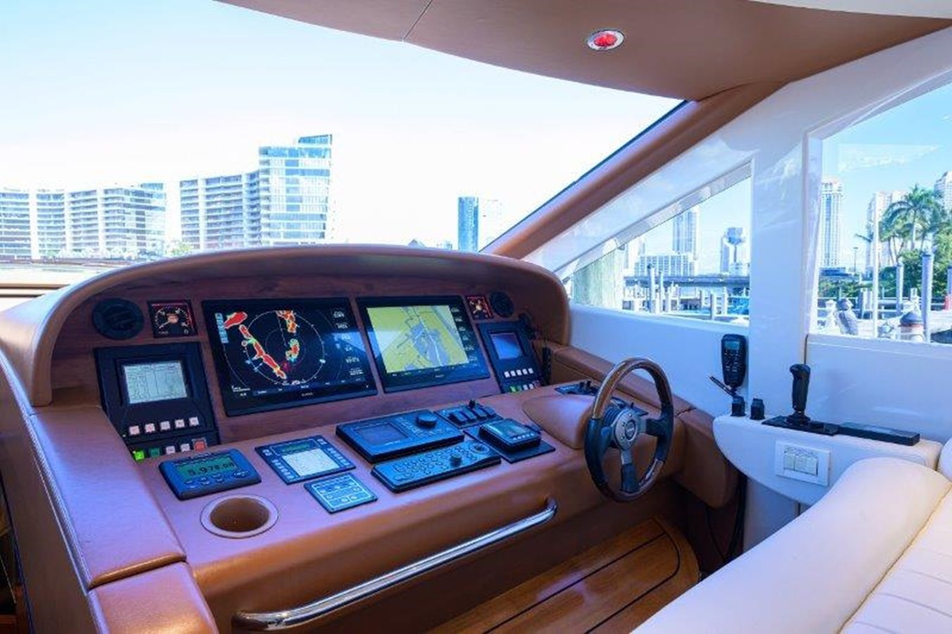https://arconyachts.ams3.digitaloceanspaces.com/85304/conversions/large_4772771-optimize.jpg